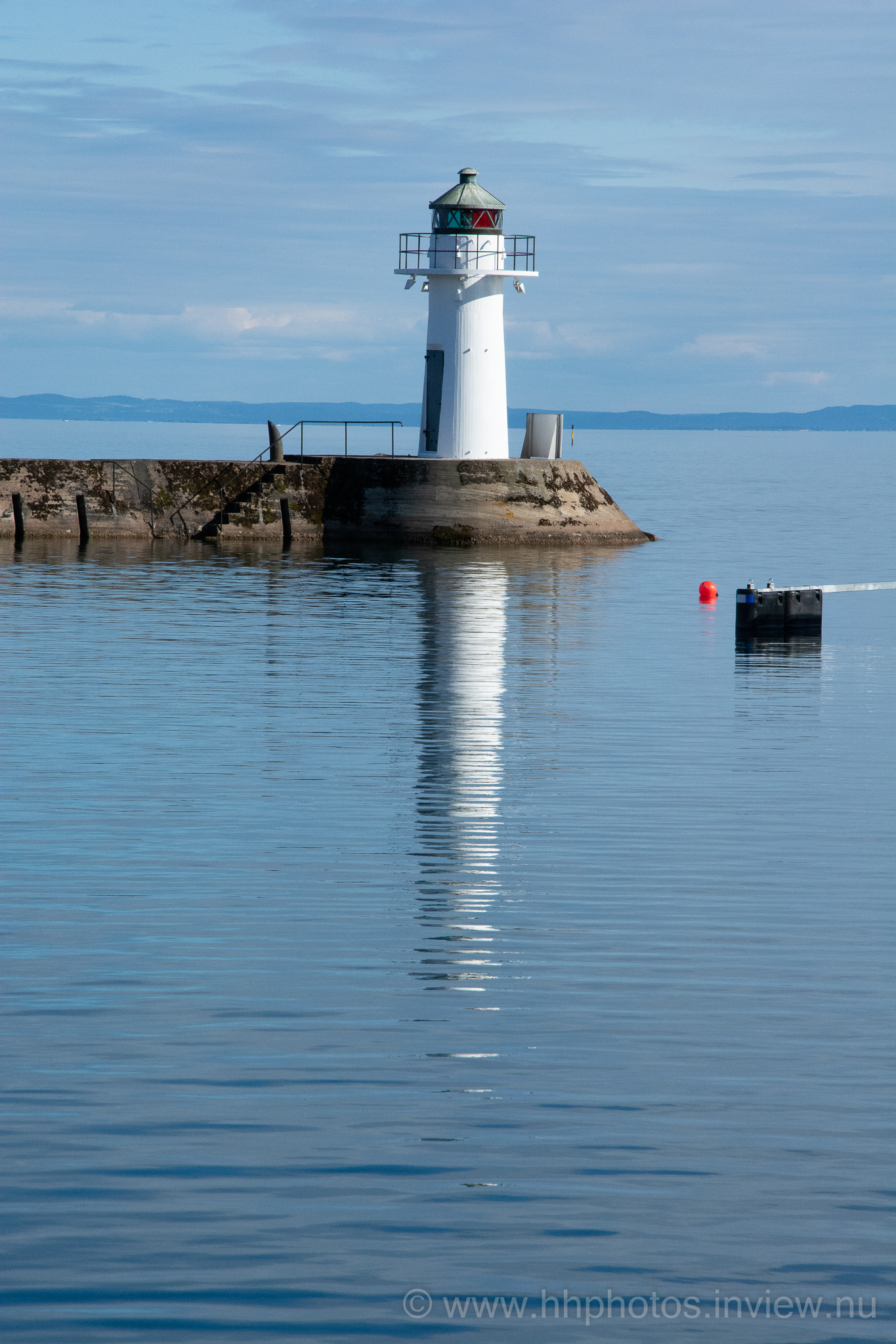 Fyr i Hjo hamn / Lighthouse at Hjo Marina